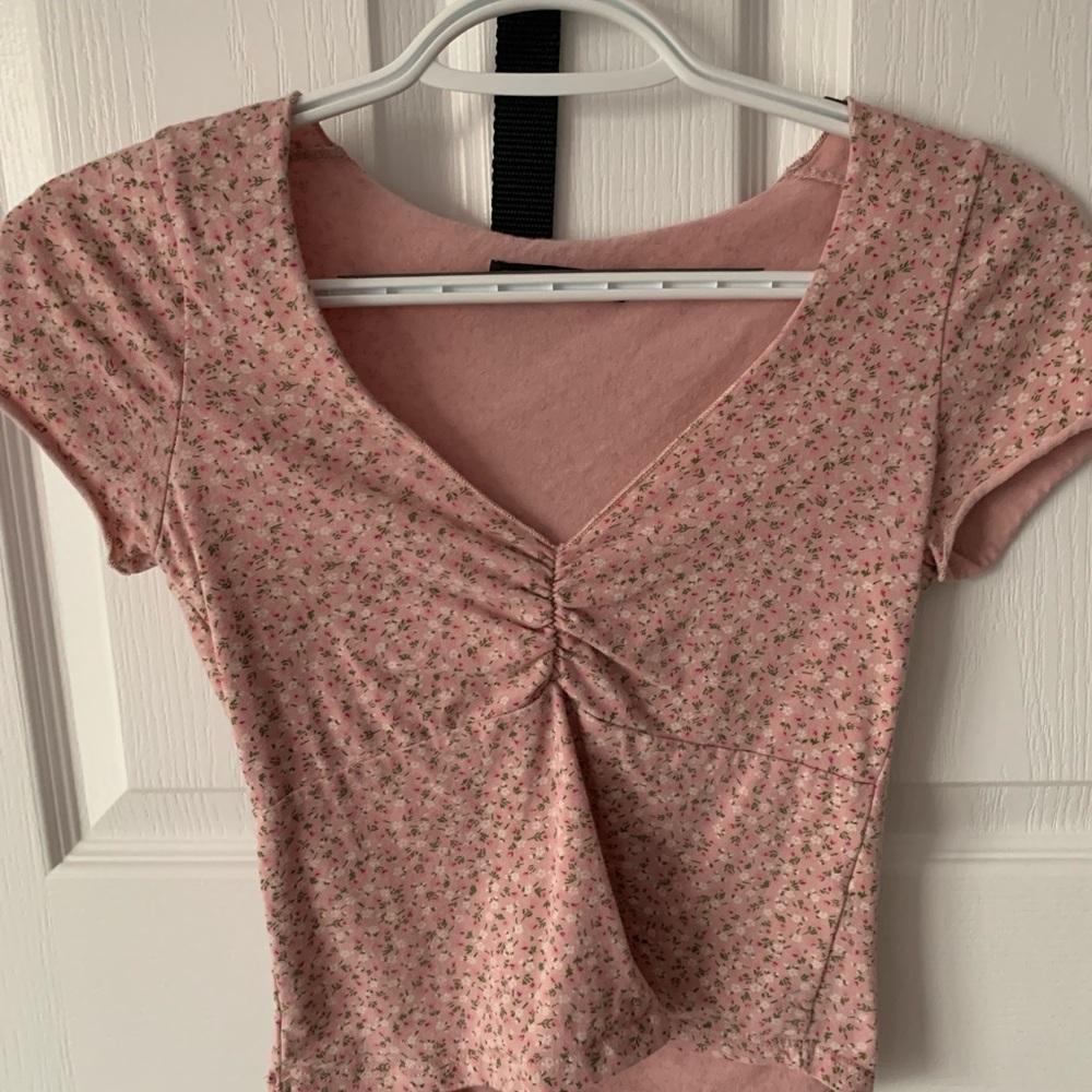 Brandy Melville John Galt Pink Floral Scrunch Top One Size Crop Top